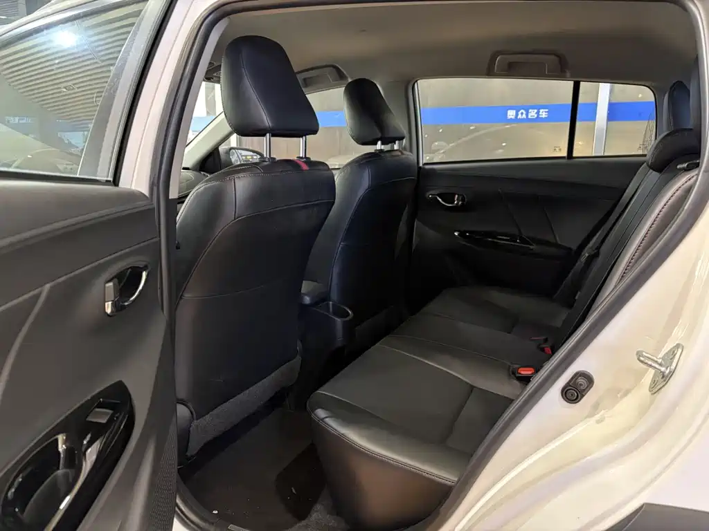 Toyota Yaris L 2023 — фото 4