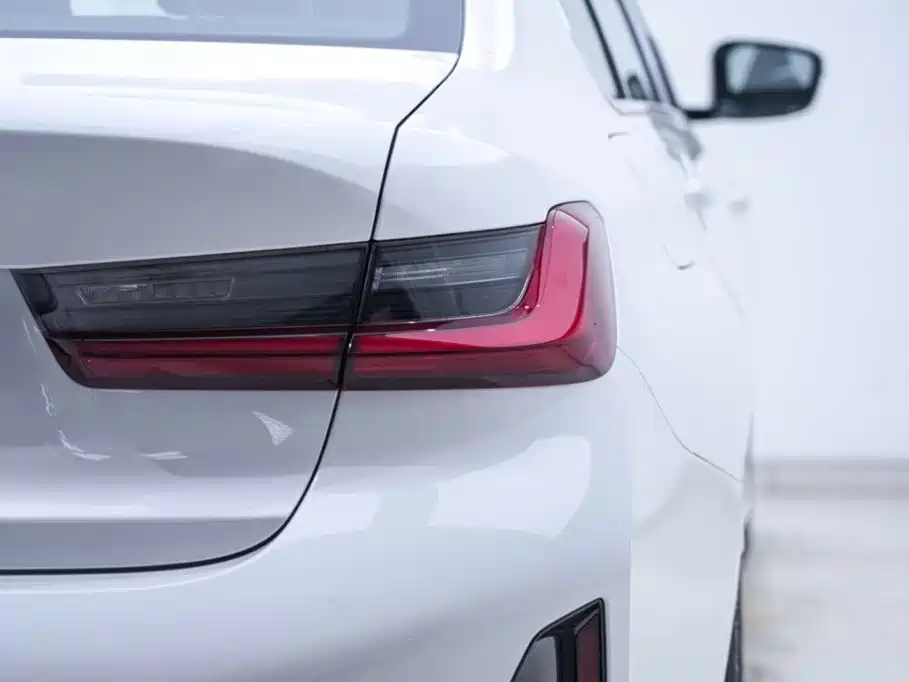 BMW 3 Series 2023 — фото 19