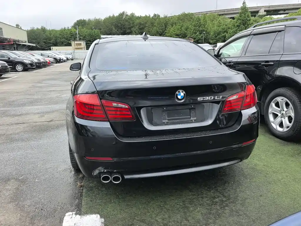 BMW 5 Series 2012 — фото 14