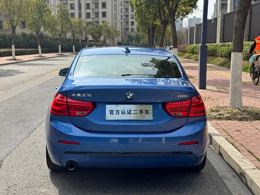 BMW 1 Series 2018 — фото 8