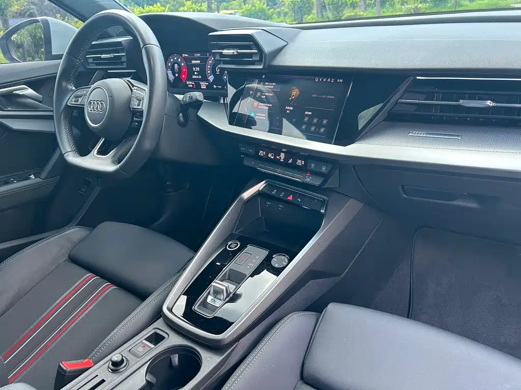 Audi A3 2023 — фото 18