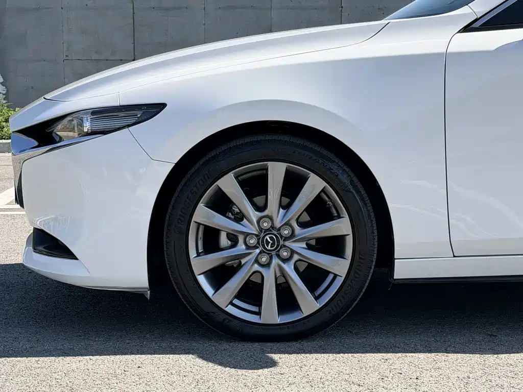 Mazda 3 Axela 2022 — фото 18