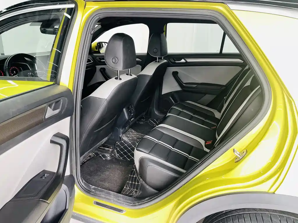 Volkswagen T-Roc 2023 — фото 10