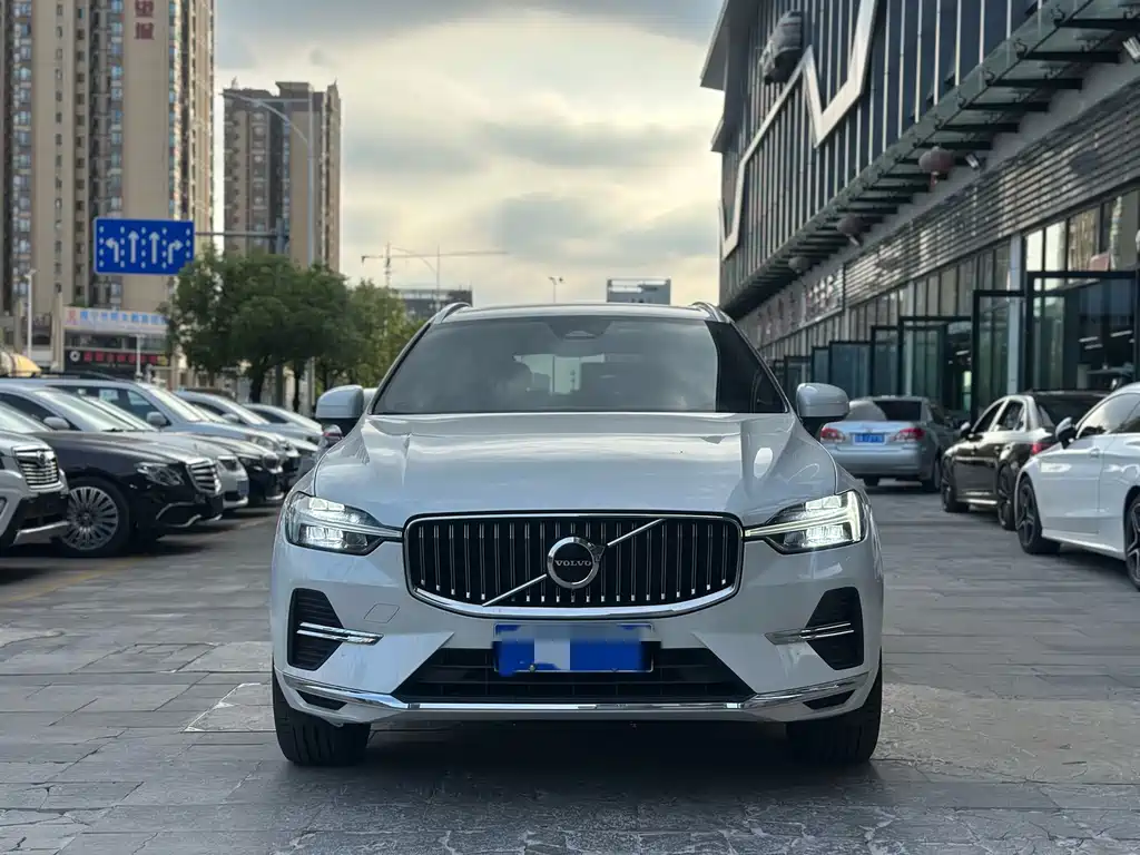Volvo XC60 2022 — фото 2