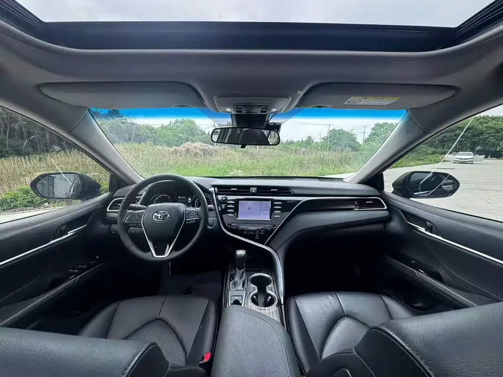 Toyota Camry 2019 — фото 3