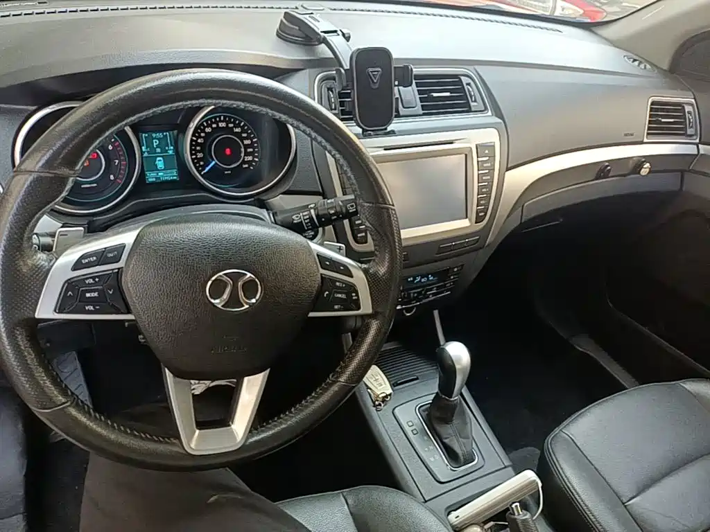 BAIC Shenbao X65 2016 — фото 10