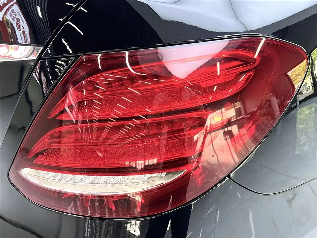 Mercedes-Benz E-Class 2017 — фото 10