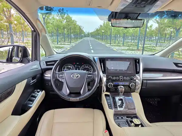Toyota Alphard 2021