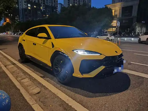 Lamborghini Urus SE 2026