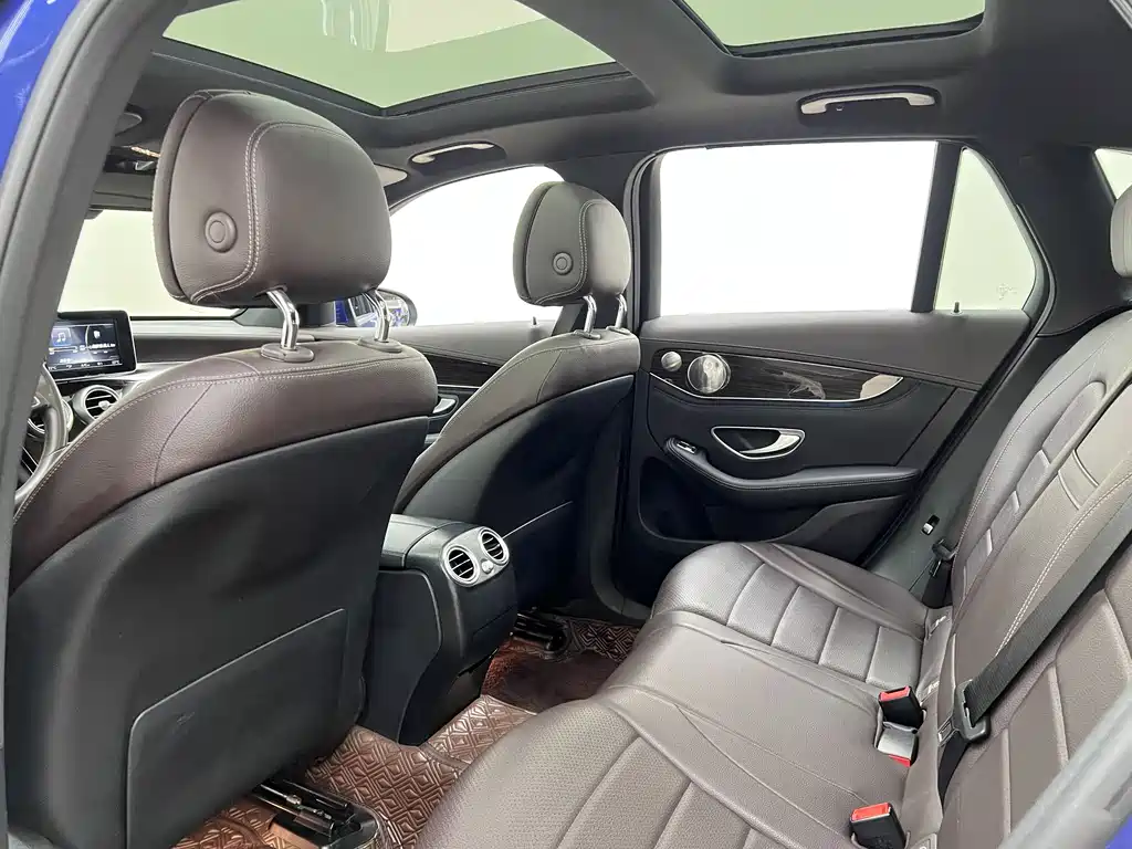 Mercedes-Benz GLC 2018 — фото 16