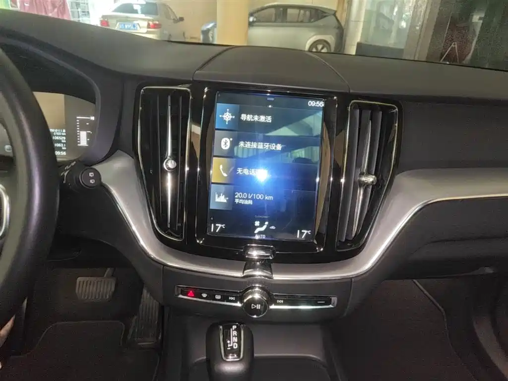 Volvo XC60 2019 — фото 13