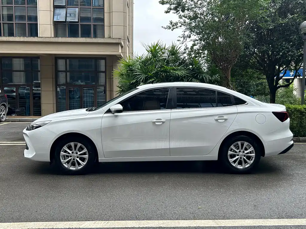 Roewe i5 2025