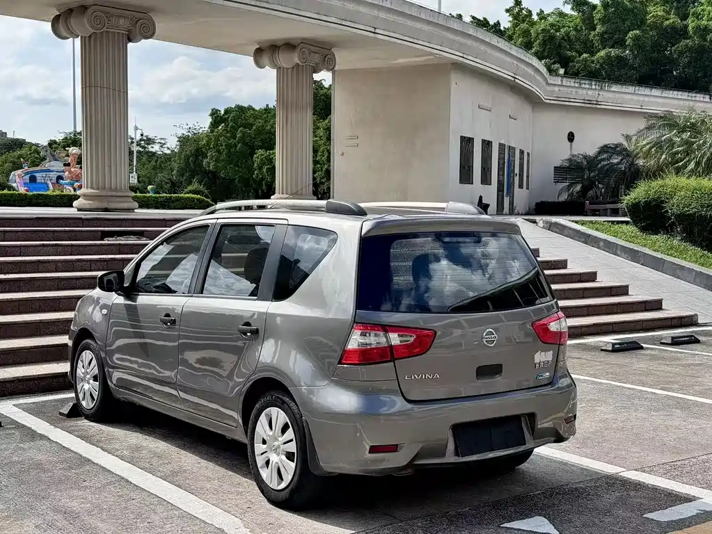 Nissan Livina 2015 — фото 10