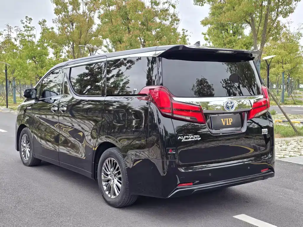 Toyota Alphard 2023 — фото 24