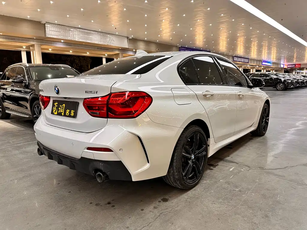 BMW 1 Series 2022 — фото 15