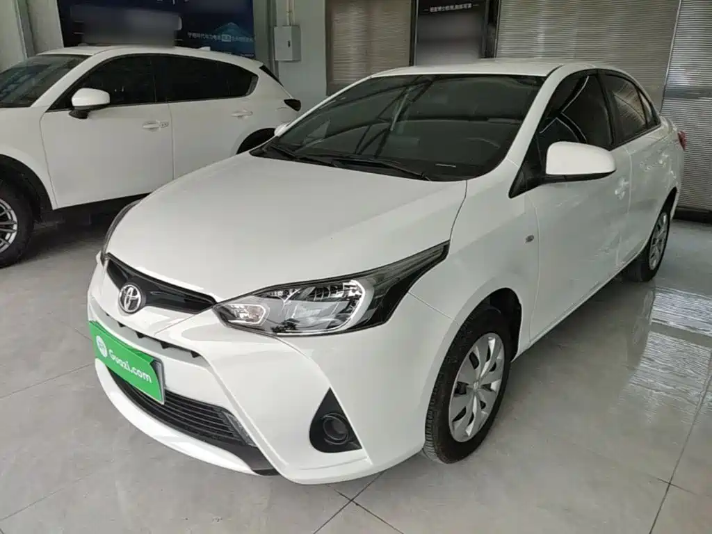 Toyota Yaris L 2021 — фото 1