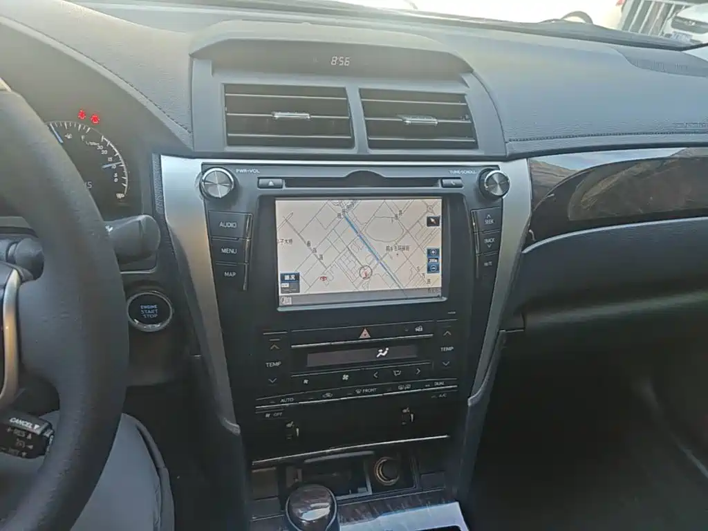 Toyota Camry 2015 — фото 9
