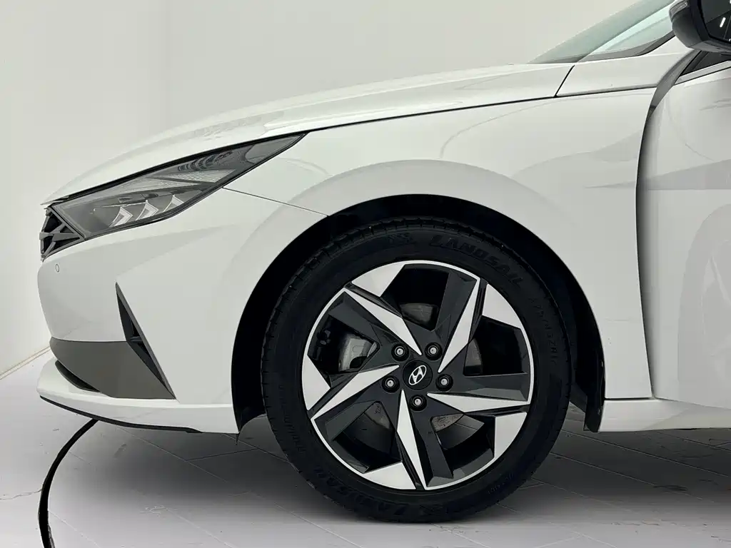Hyundai Elantra 2022 — фото 22