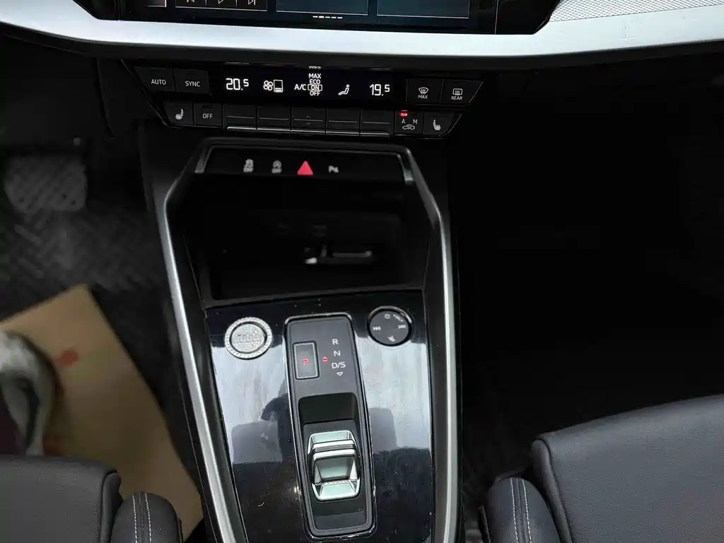 Audi A3 2023 — фото 12