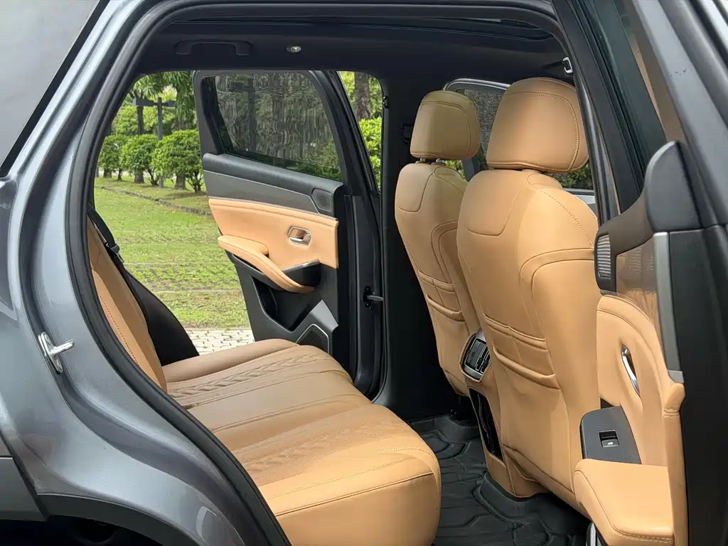 BYD L DM-i 2024 — фото 12