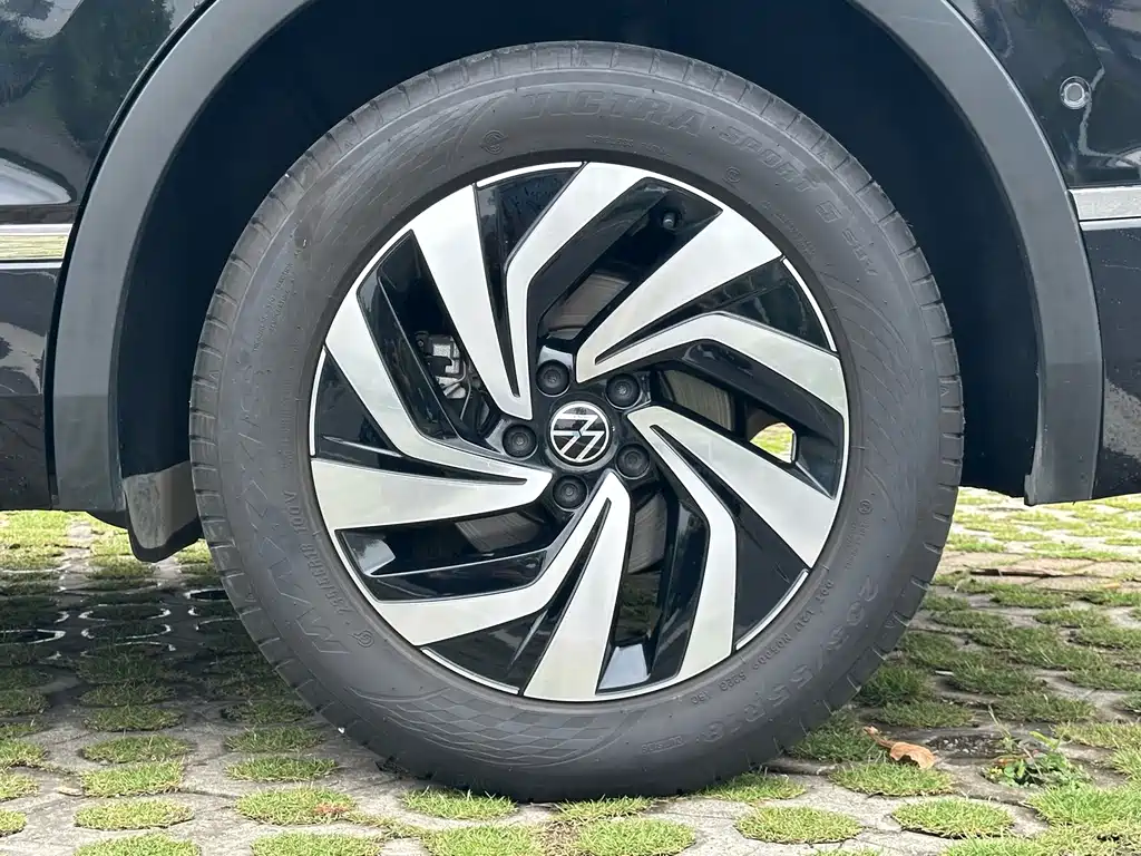 Volkswagen Tiguan L 2024 — фото 13