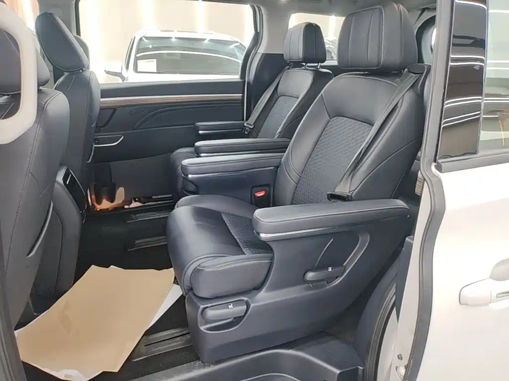 GAC Motor Trumpchi M8 2025 — фото 17