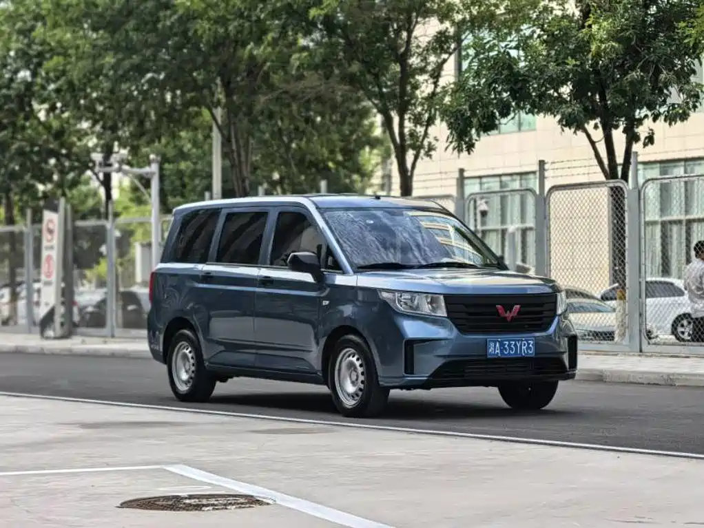 Wuling Hongguang PLUS 2021