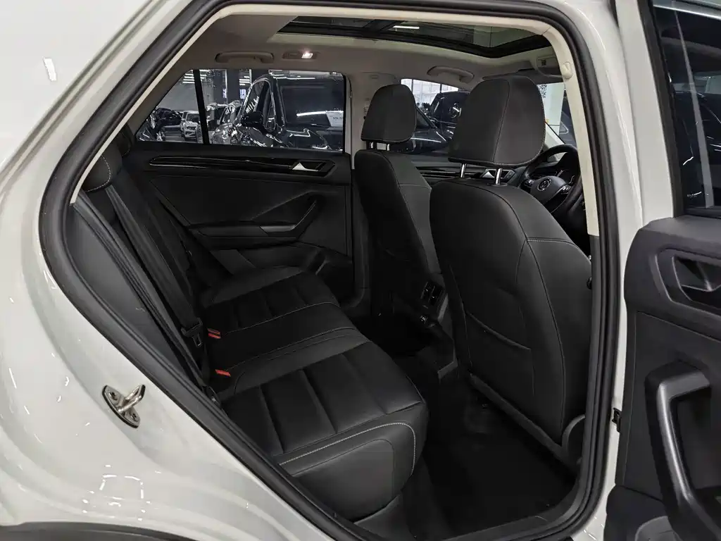 Volkswagen T-Roc 2022 — фото 10