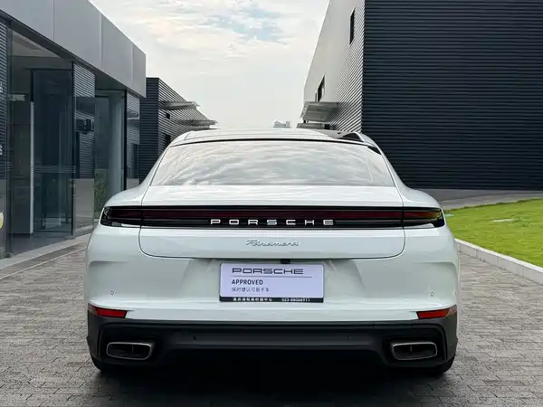 Porsche Panamera 2025