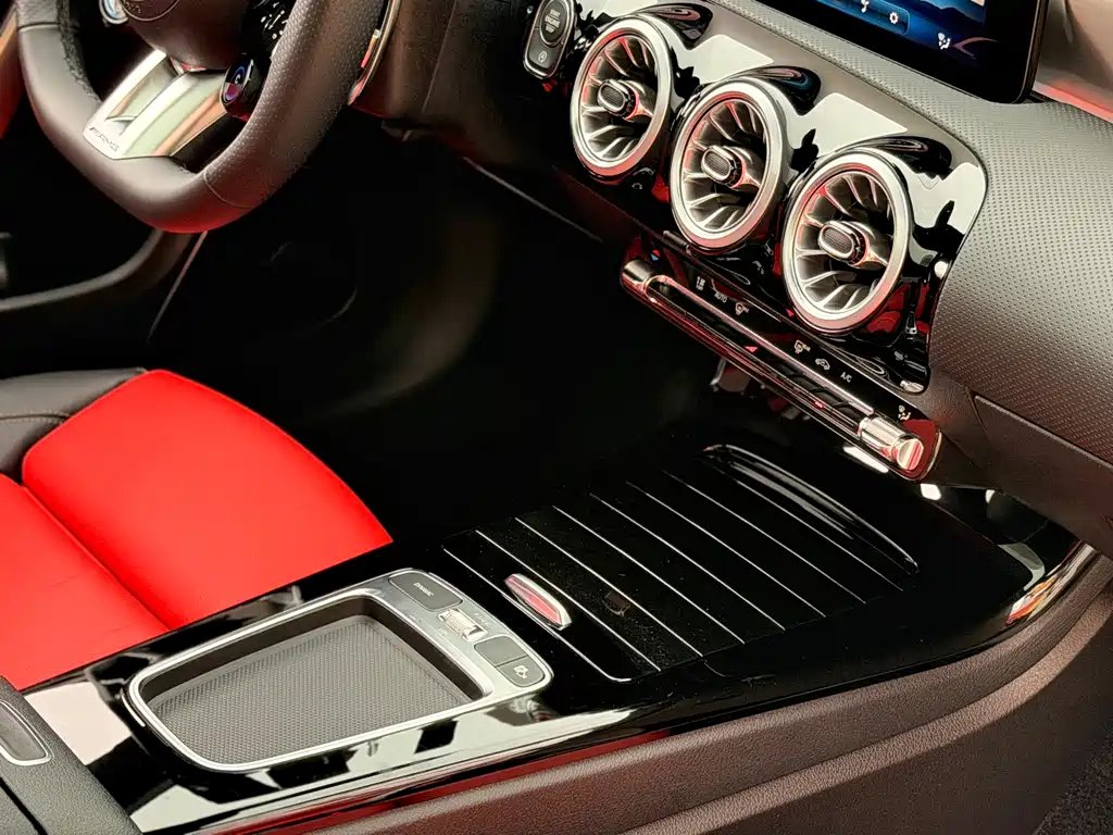 Mercedes-Benz CLA AMG 2024 — фото 13