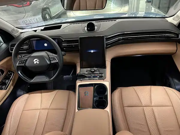NIO ES8 2018