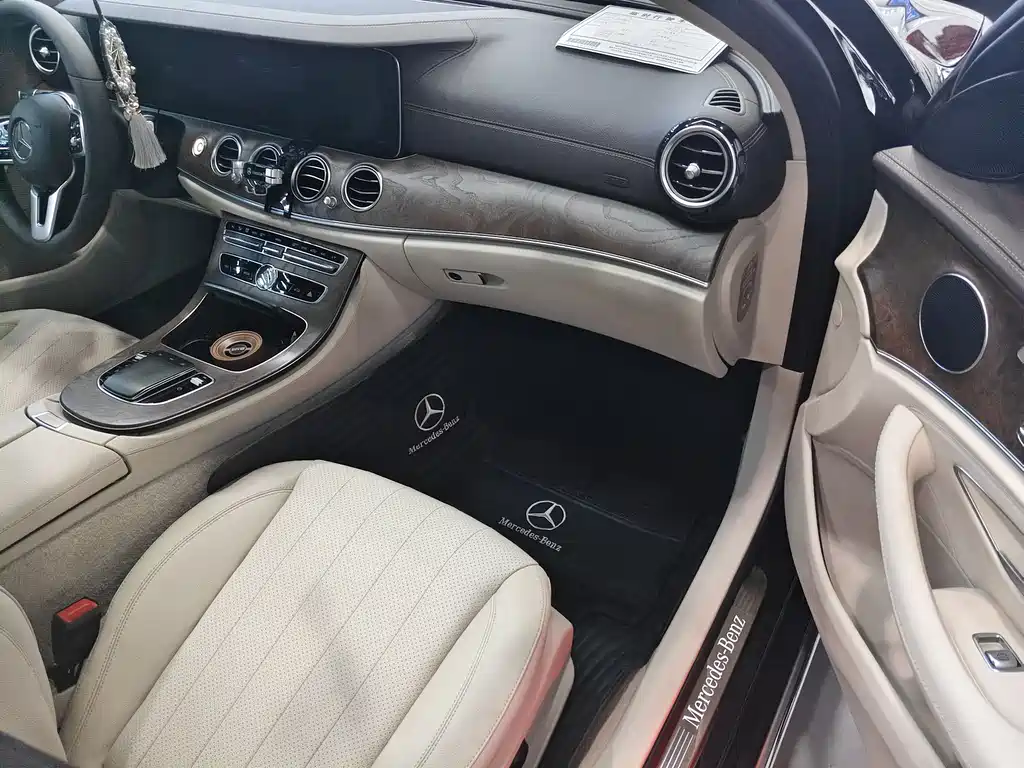 Mercedes-Benz E-Class 2019 — фото 16
