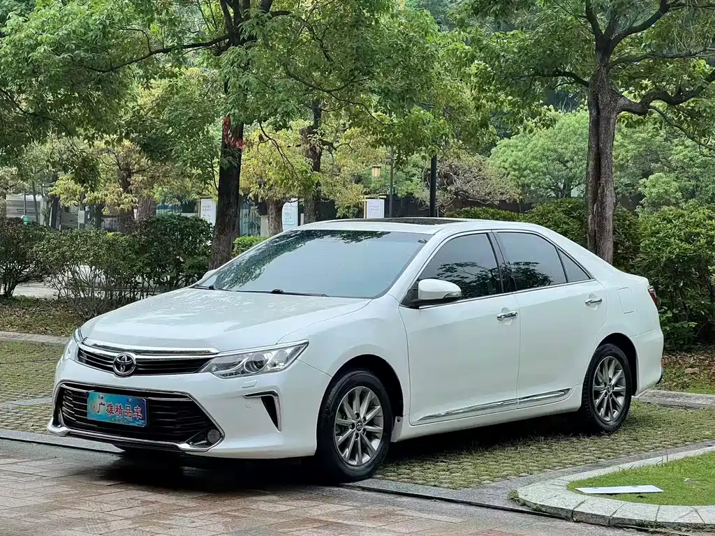 Toyota Camry 2017 — фото 1