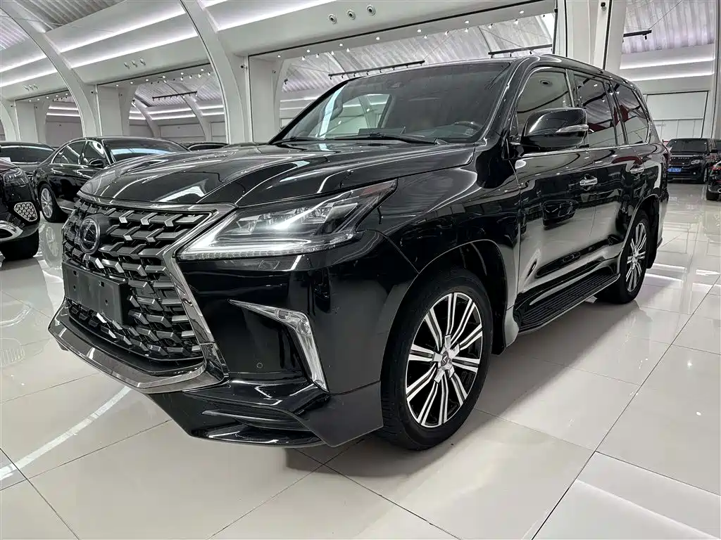 Lexus LX 2017 — фото 1