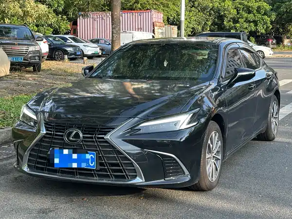 Lexus ES 2024