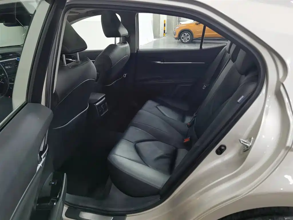 Toyota Camry 2020 — фото 15