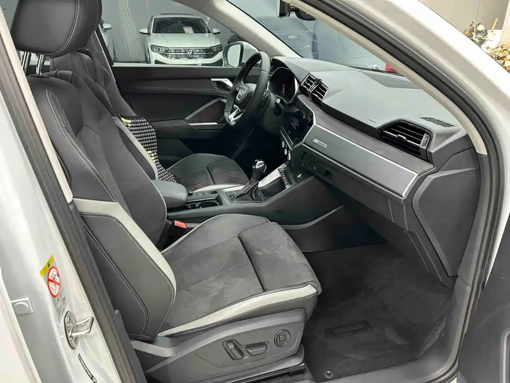 Audi Q3 2023 — фото 13