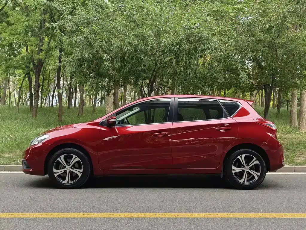 Nissan Tiida 2018 — фото 4