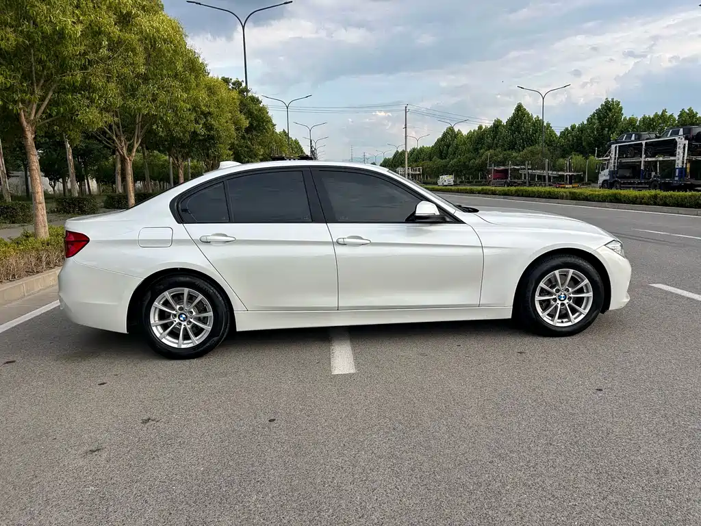 BMW 3 Series 2016 — фото 11
