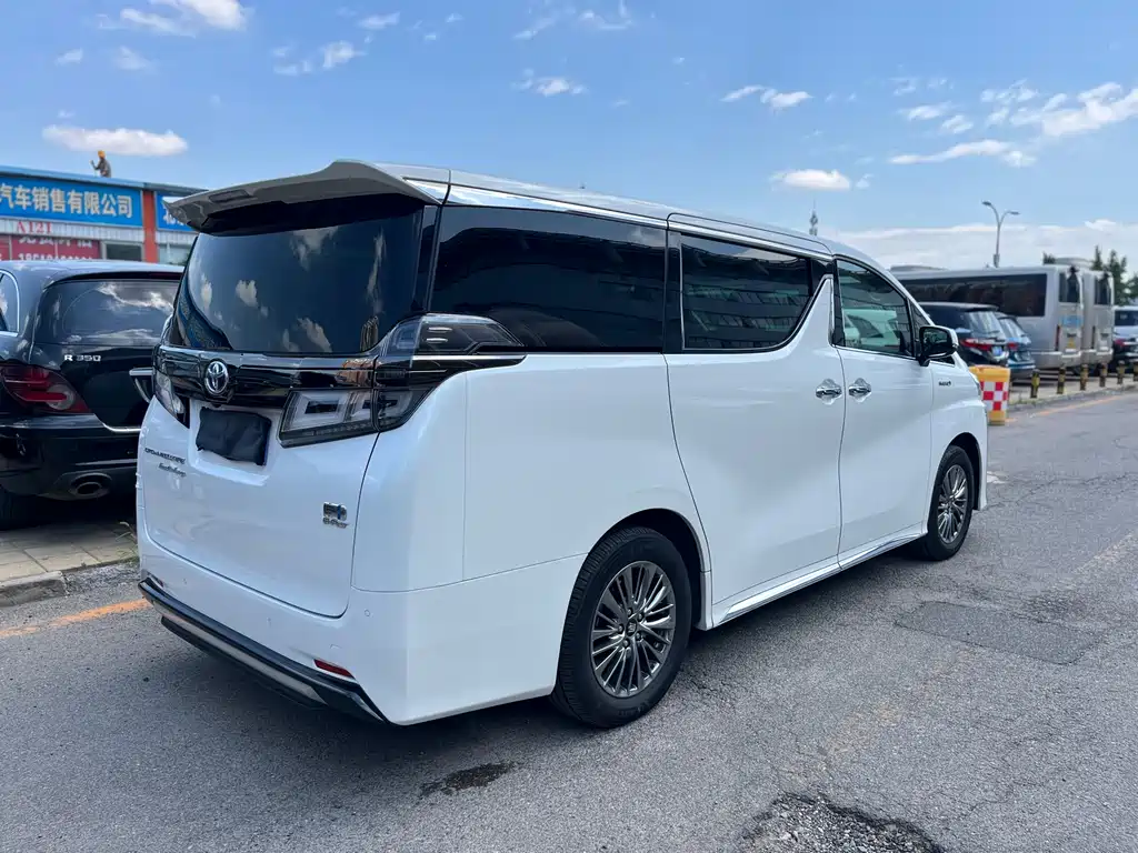 Toyota Vellfire 2023 — фото 6