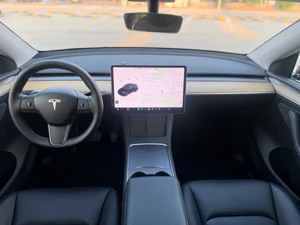 Tesla Model Y 2022 — фото 13