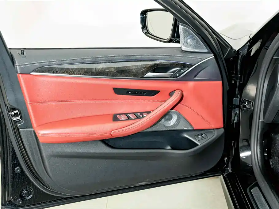 BMW 5 Series 2020 — фото 16