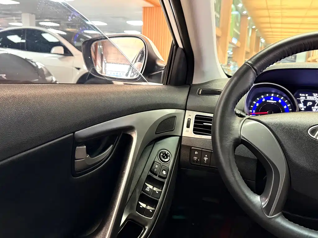 Hyundai Elantra Langdong 2018 — фото 14