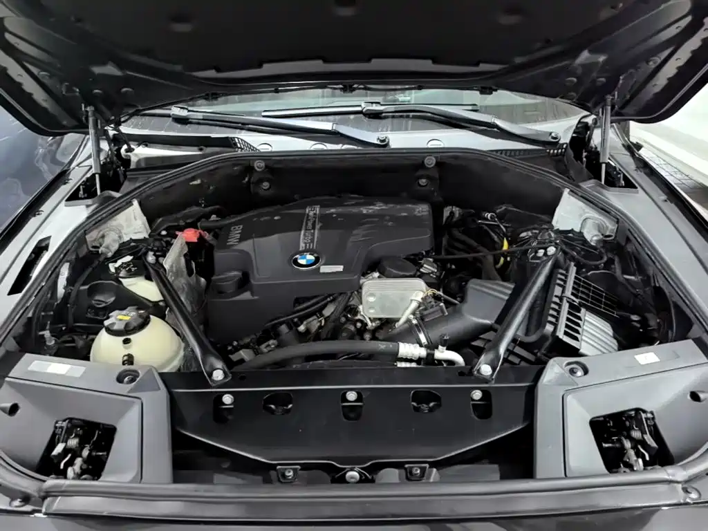 BMW 5 Series GT 2015 — фото 20