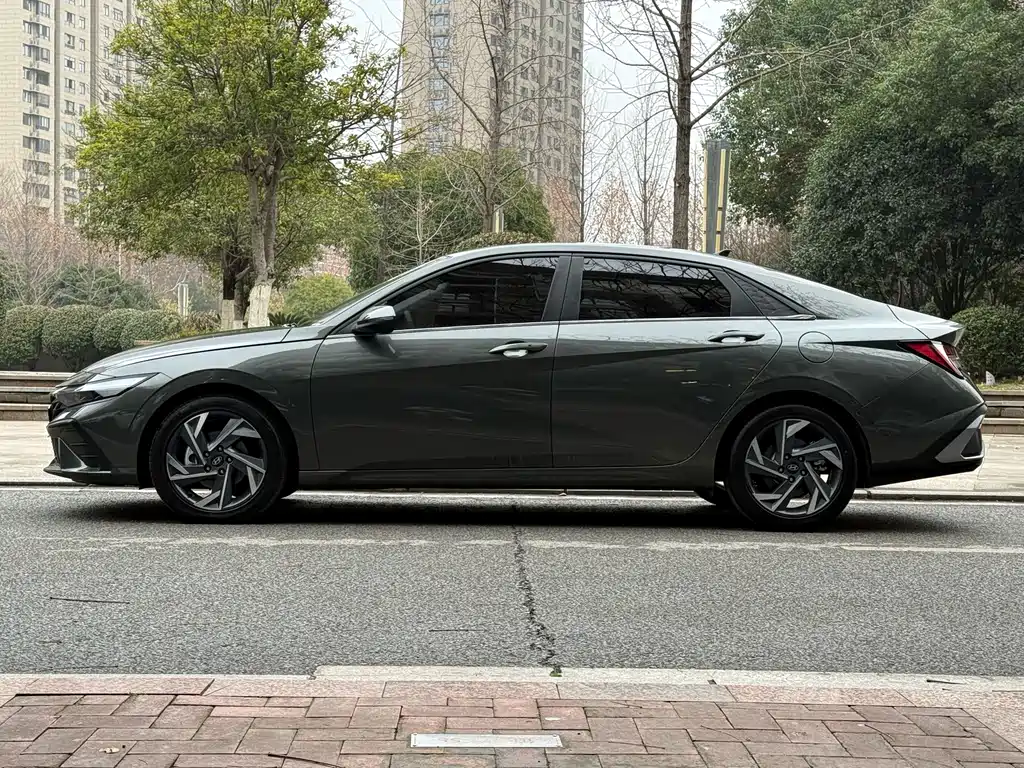 Hyundai Elantra 2024