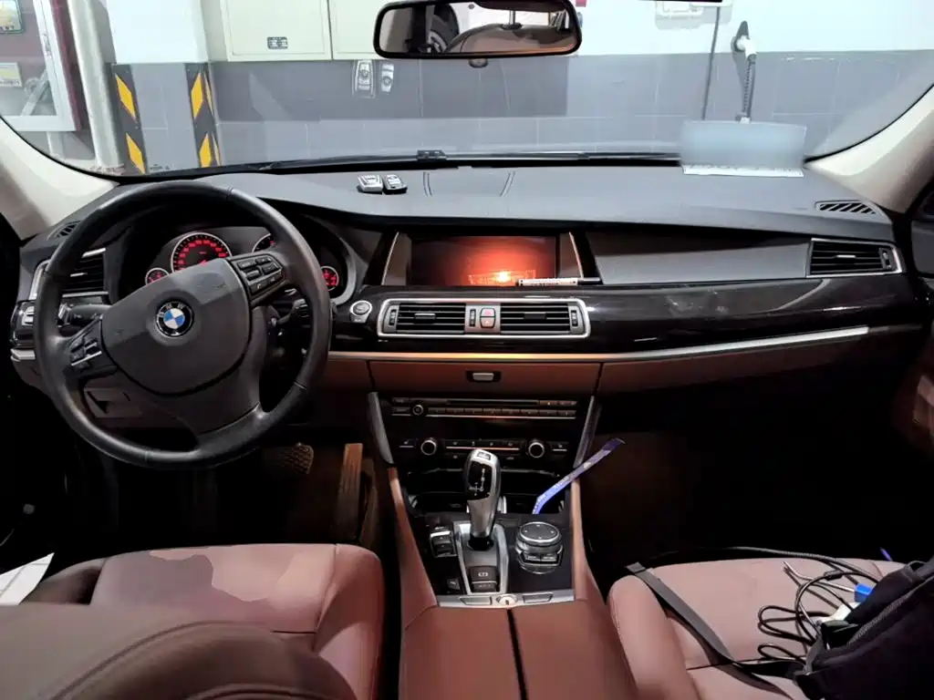 BMW 5 Series GT 2015 — фото 10