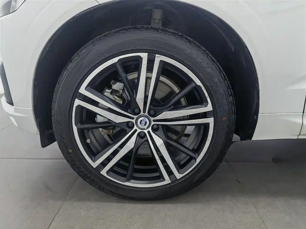 Volvo XC60 PHEV 2019 — фото 17