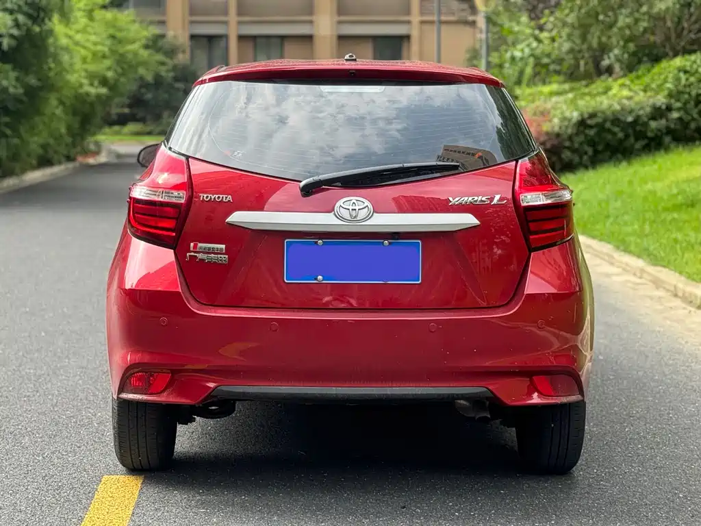 Toyota Yaris L 2022 — фото 17