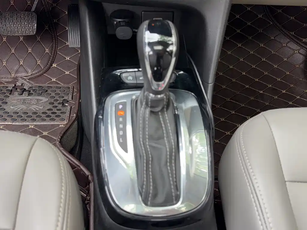 Buick Excelle 2019 — фото 18