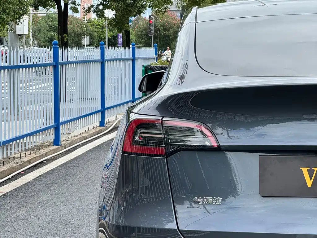 Tesla Model Y 2022 — фото 10